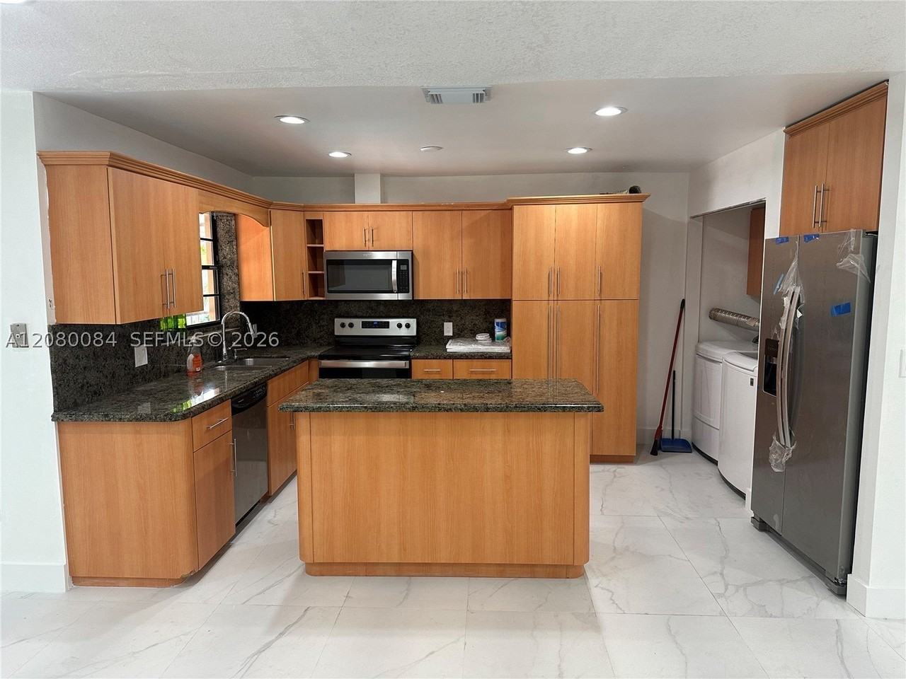 326 E 34th St - Photo 7 of 20