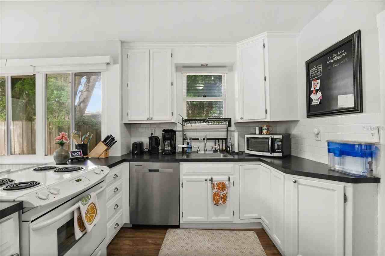 1214 E Harding St - Photo 7 of 23