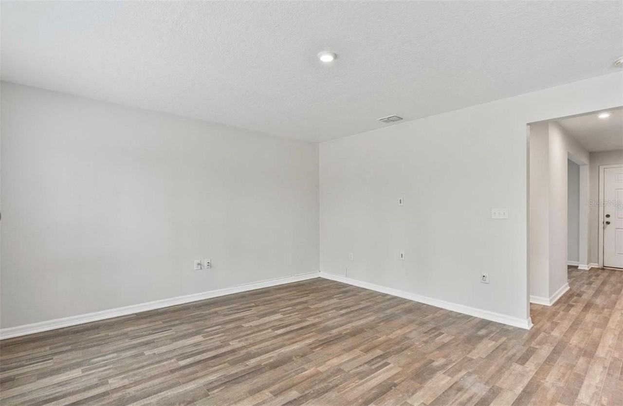 1463 Swan Ct - Photo 7 of 24
