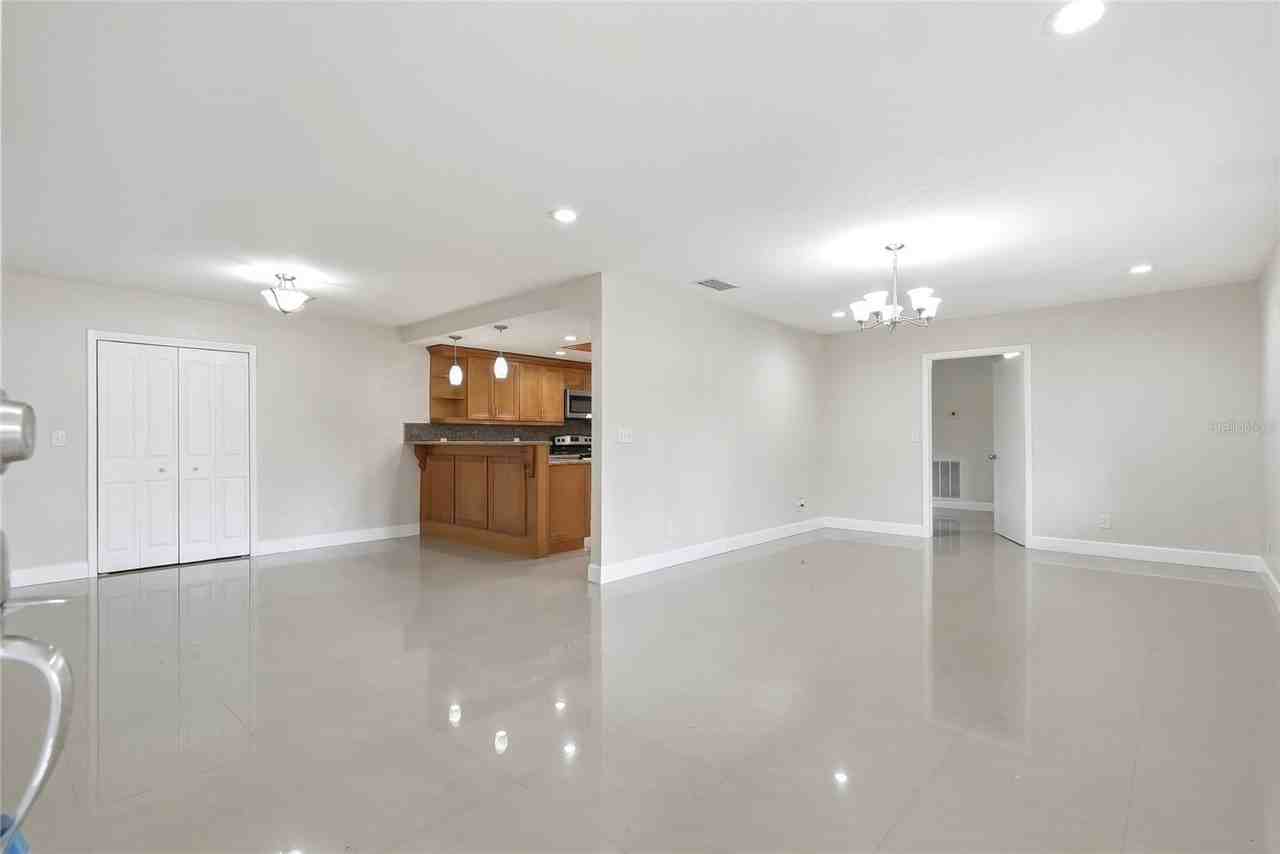 8808 W Broad St - Photo 3 of 33