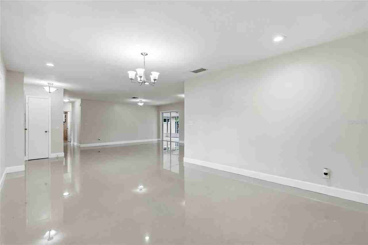 8808 W Broad St - Photo 5 of 33