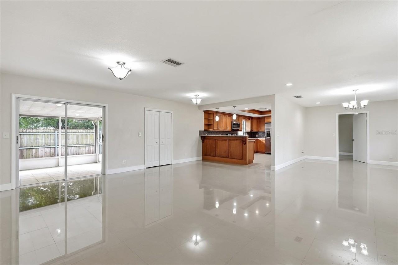 8808 W Broad St - Photo 6 of 33
