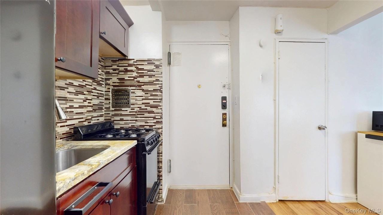 8450 169th St #319 - Photo 3 of 22