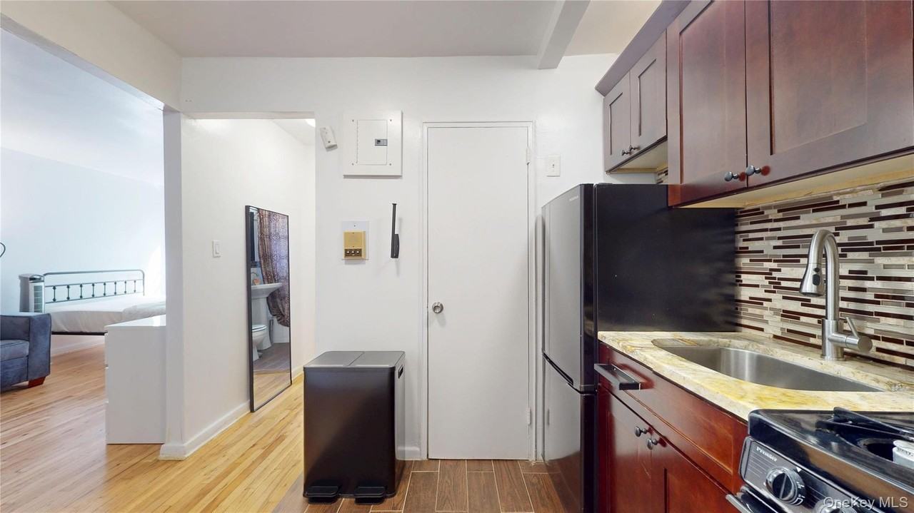 8450 169th St #319 - Photo 4 of 22