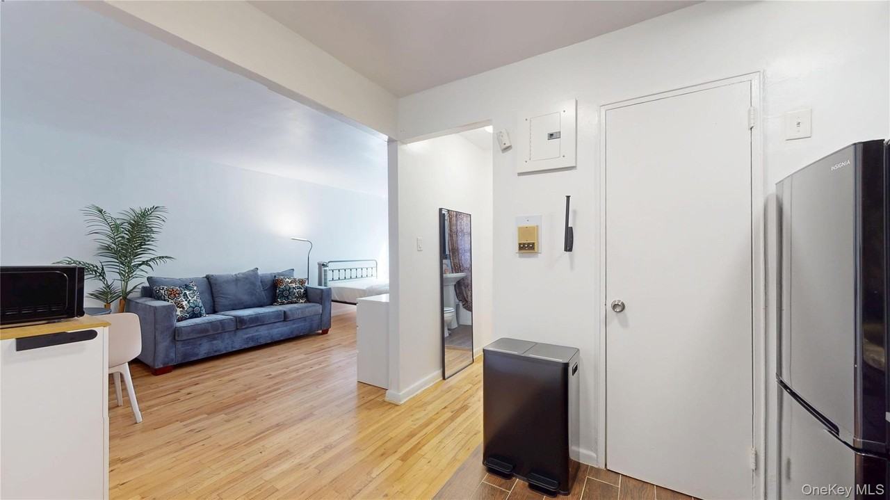8450 169th St #319 - Photo 5 of 22