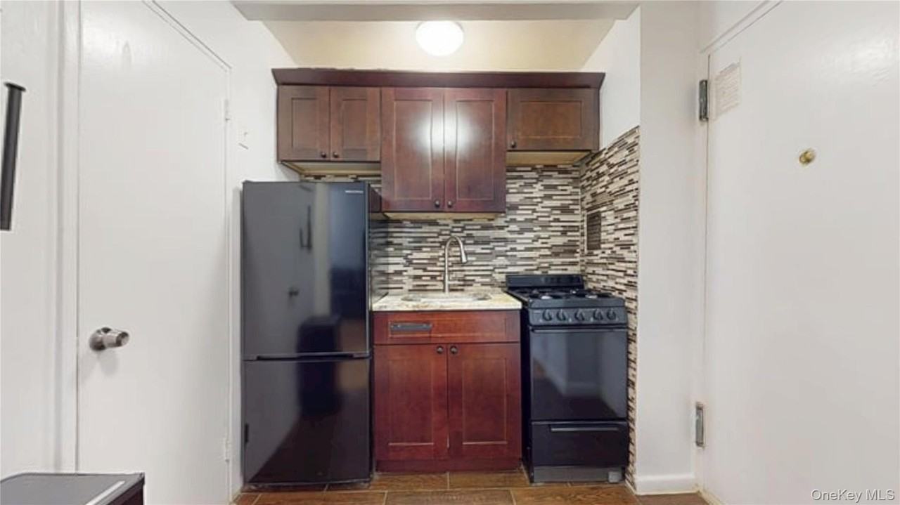 8450 169th St #319 - Photo 6 of 22