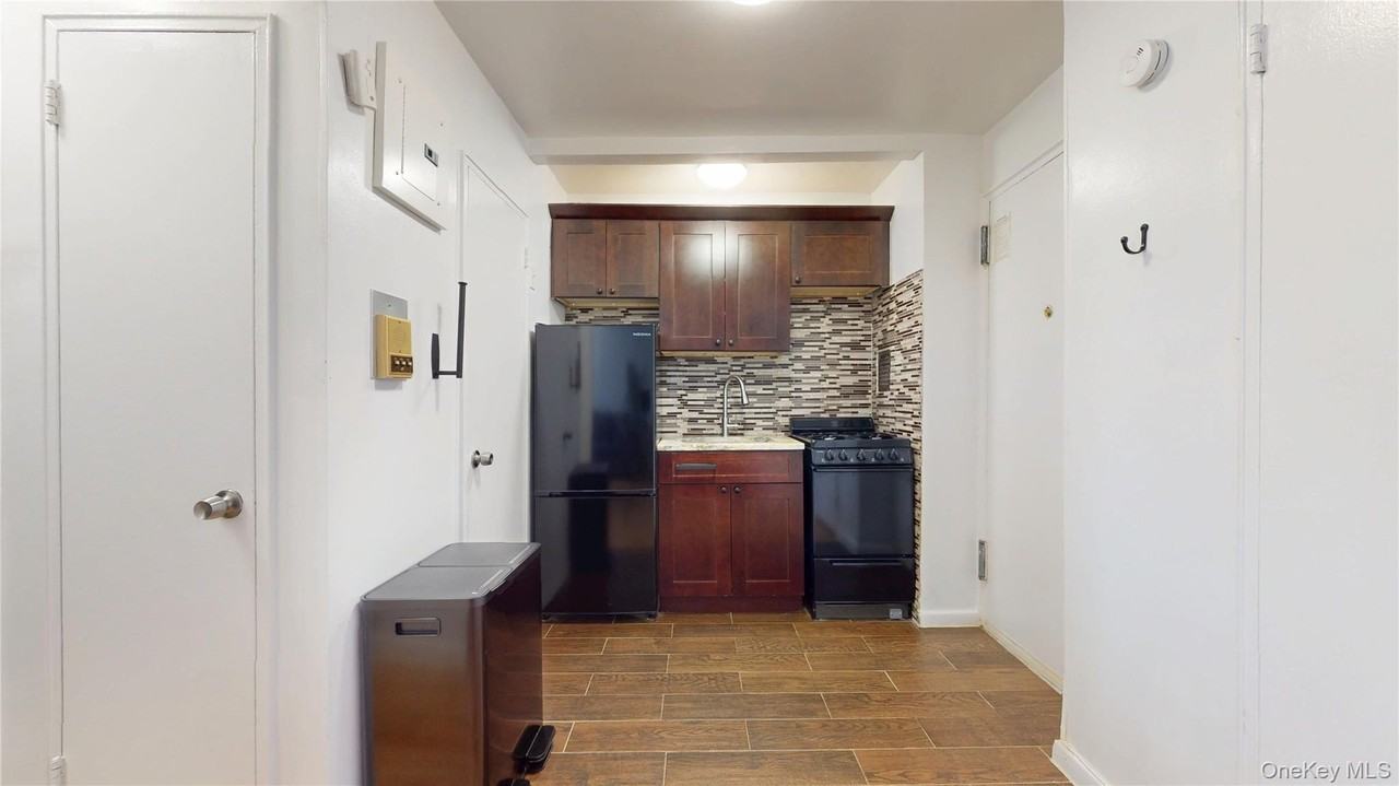 8450 169th St #319 - Photo 7 of 22