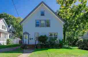 featured image of 20 Dewey St #2