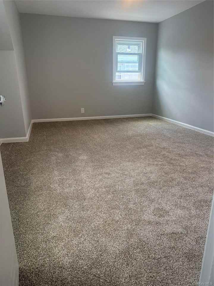 189 Nassau Blvd #2 - Photo 3 of 8
