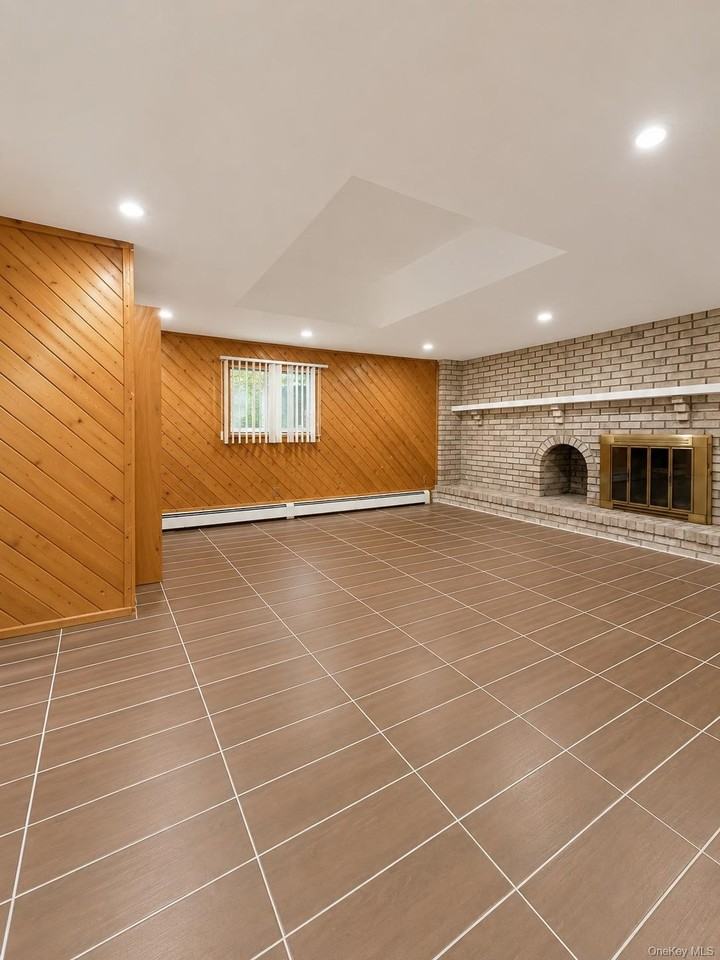 676 Bohemia Pkwy - Photo 3 of 7