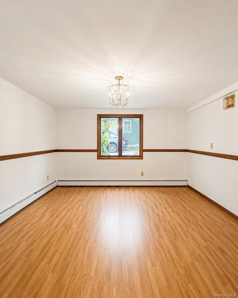 676 Bohemia Pkwy - Photo 4 of 7