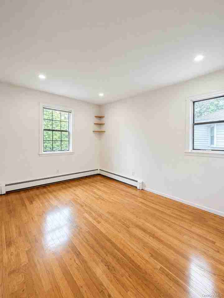 676 Bohemia Pkwy - Photo 6 of 7