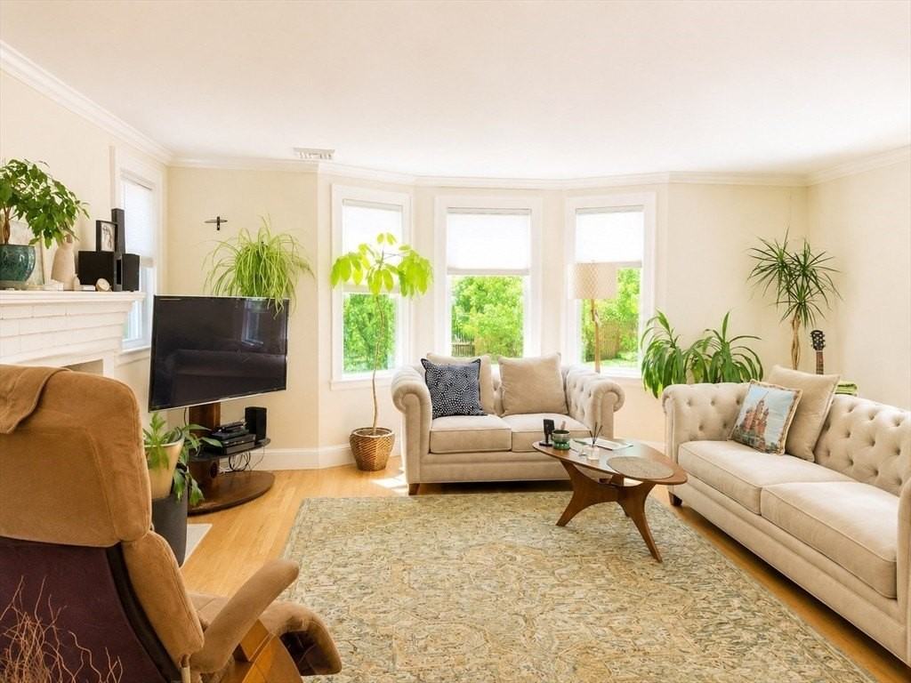 311 Temple St #1 - Photo 5 of 28