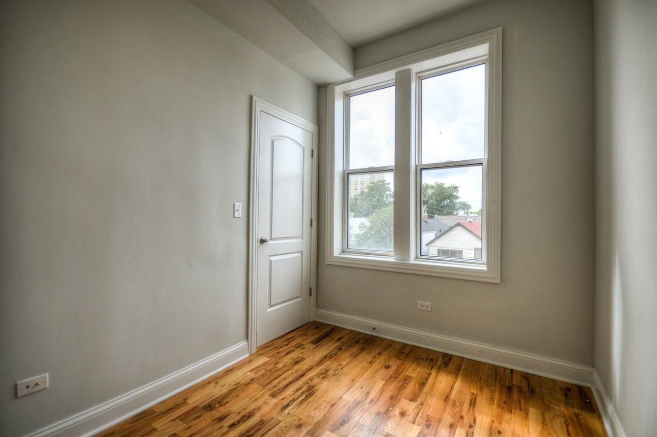 2111 N Western Ave #2F - Photo 5 of 7