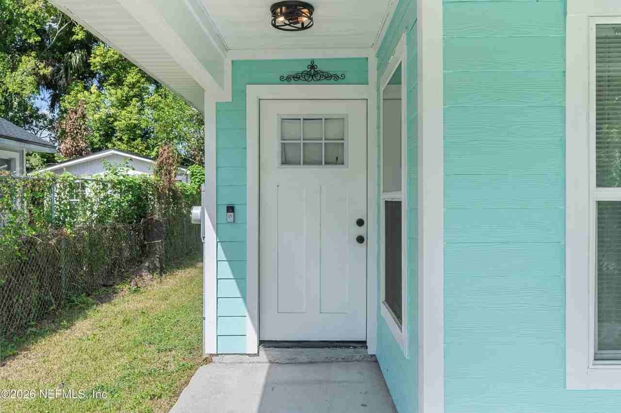928 Allison St - Photo 3 of 28