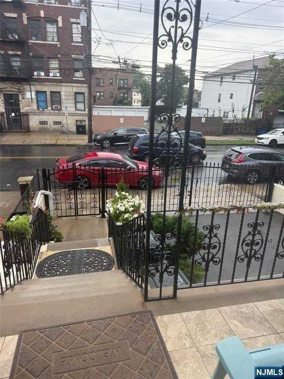 408 Summer Ave - Photo 2 of 10