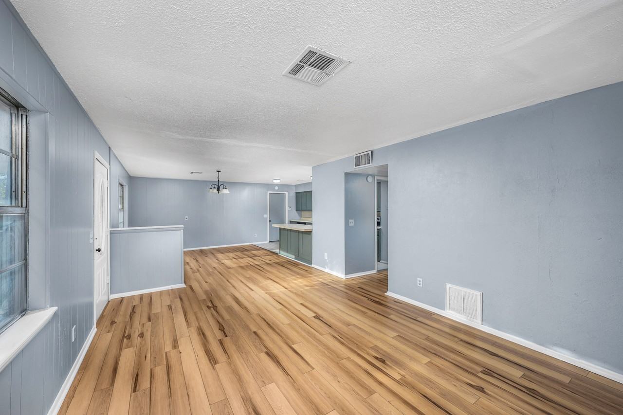 3015 Ne Pioneer Blvd #1 - Photo 5 of 22