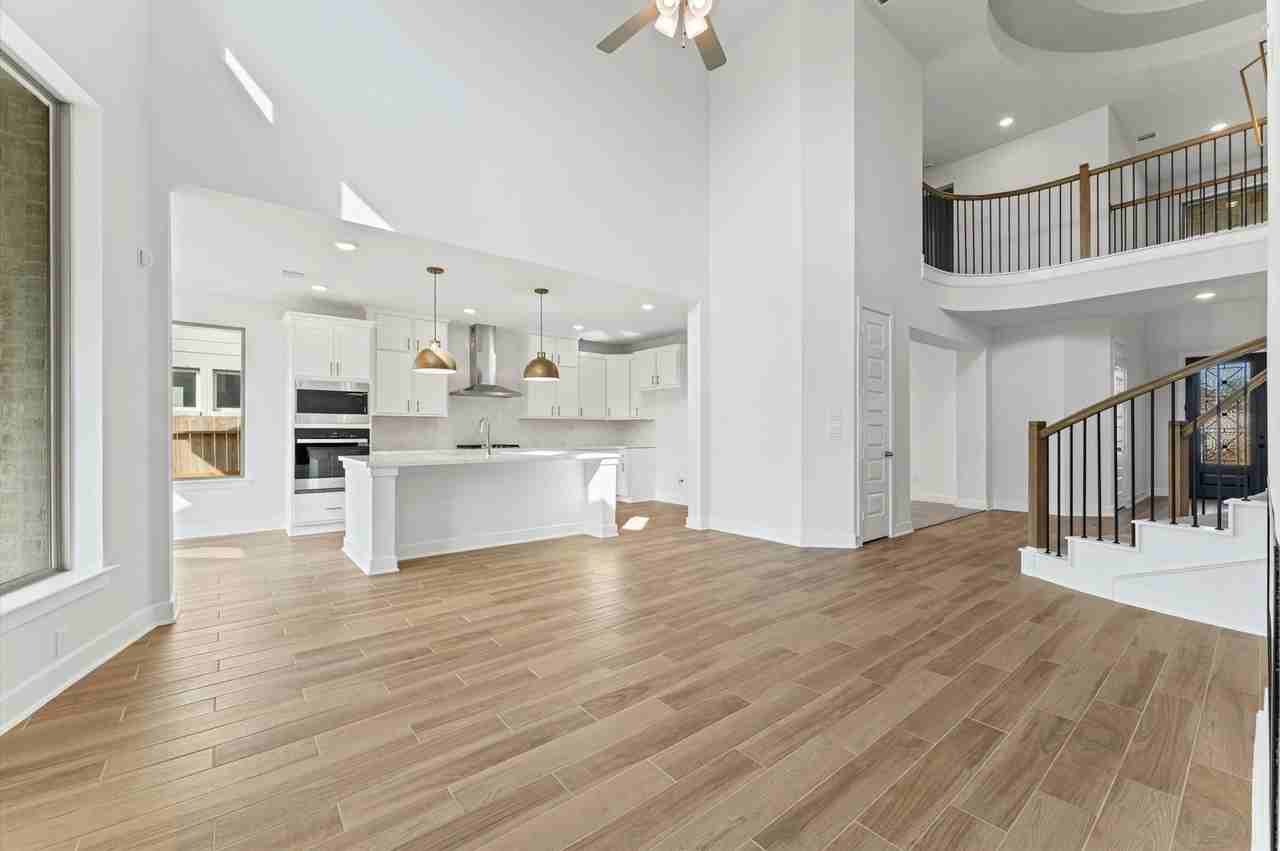 1159 Beals Creek St - Photo 7 of 33