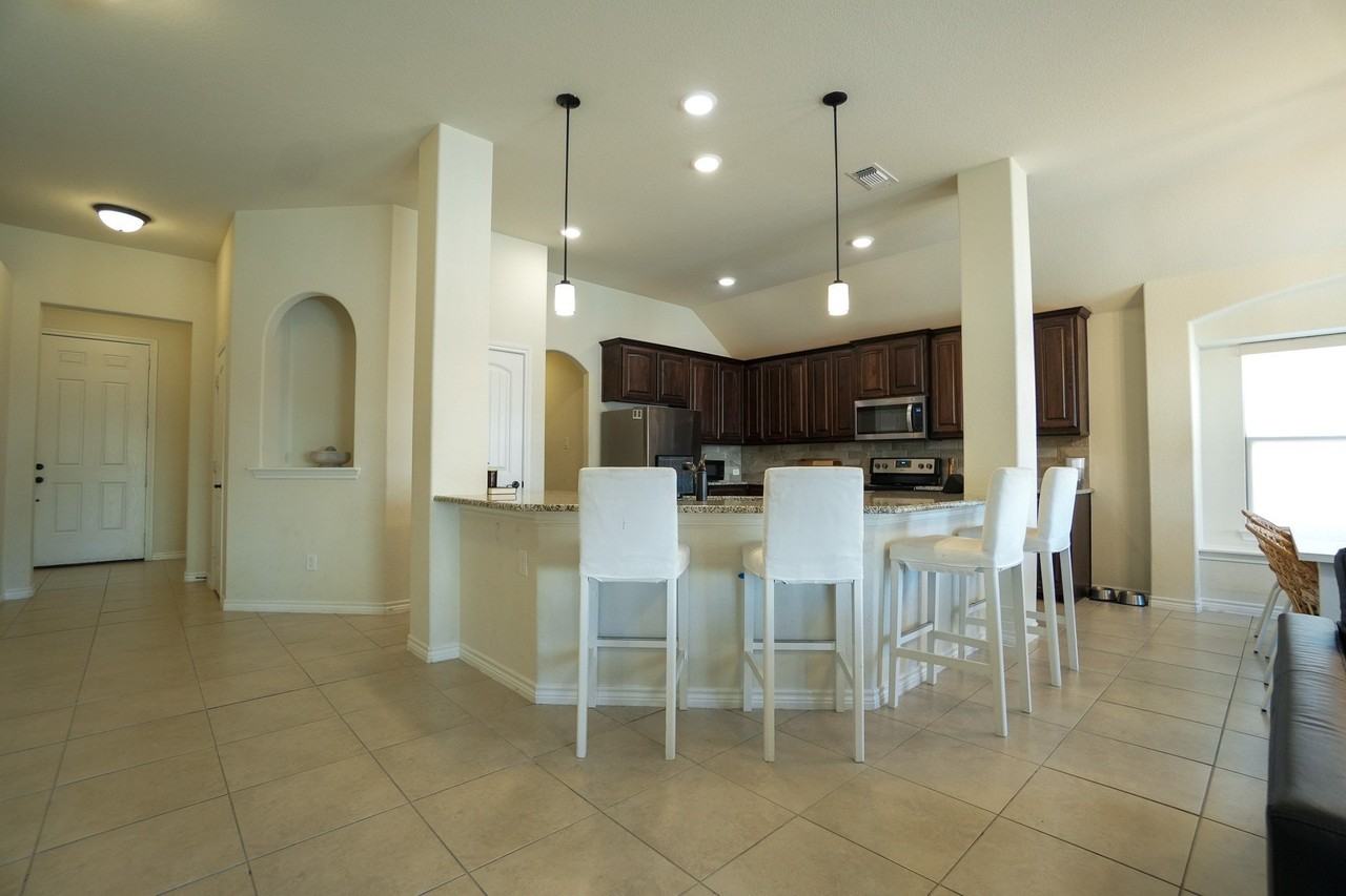4112 Sweet Clover Ln - Photo 3 of 18