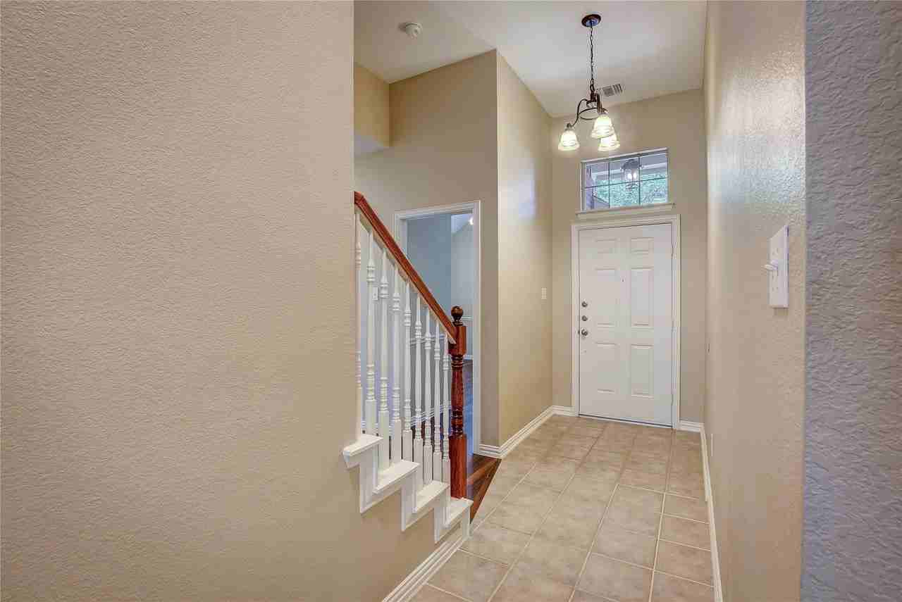 840 Brittany Way - Photo 2 of 32