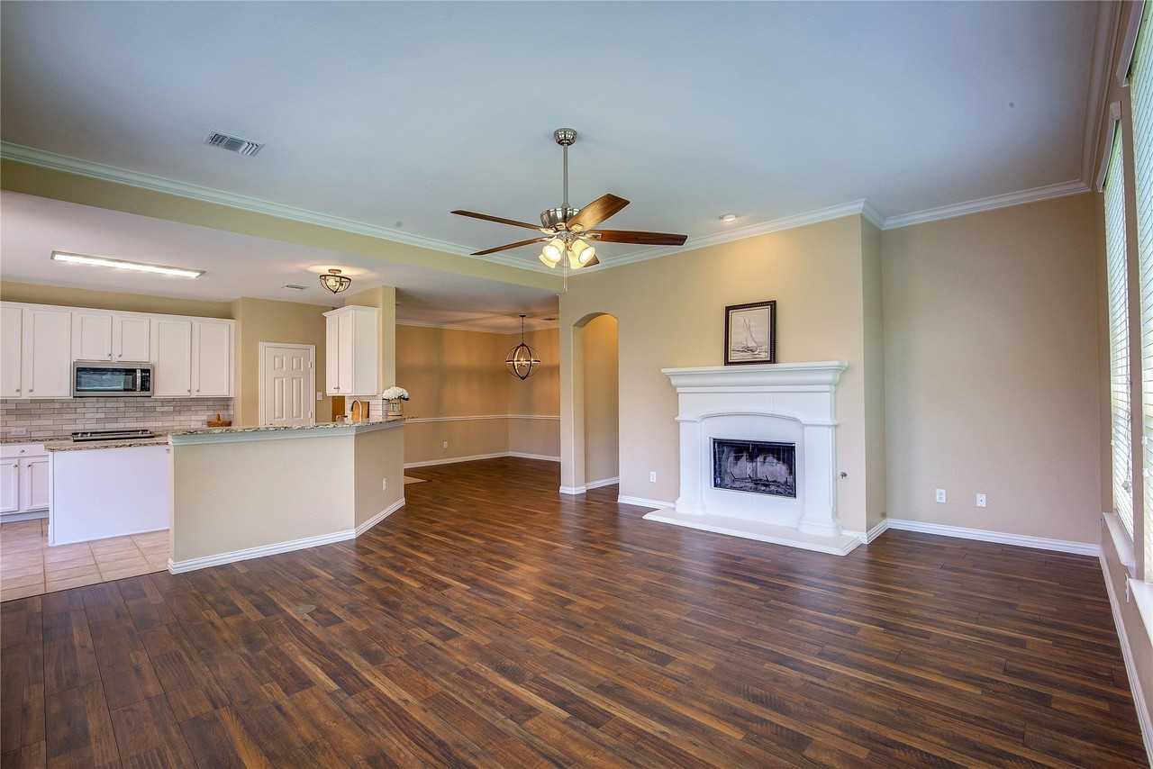 840 Brittany Way - Photo 3 of 32