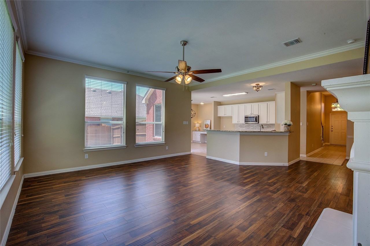 840 Brittany Way - Photo 4 of 32
