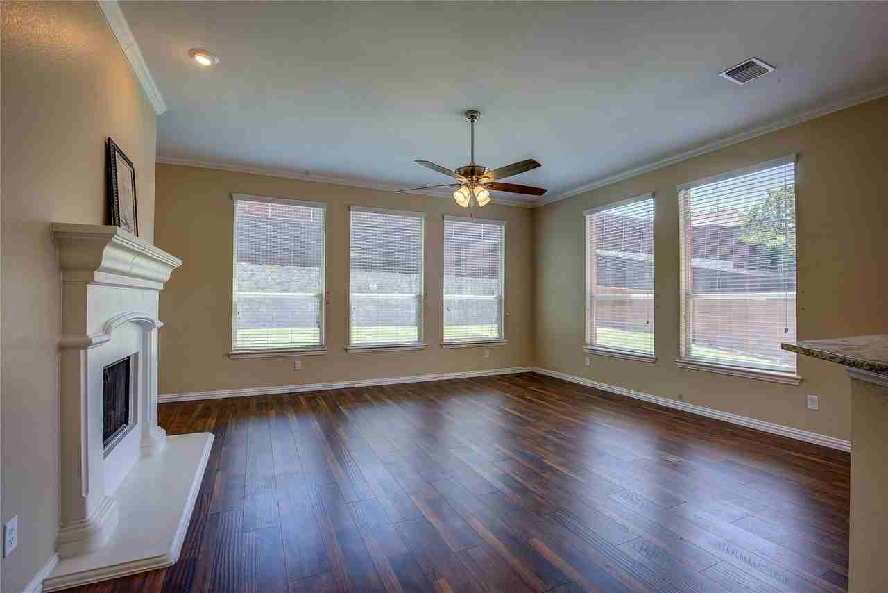 840 Brittany Way - Photo 5 of 32
