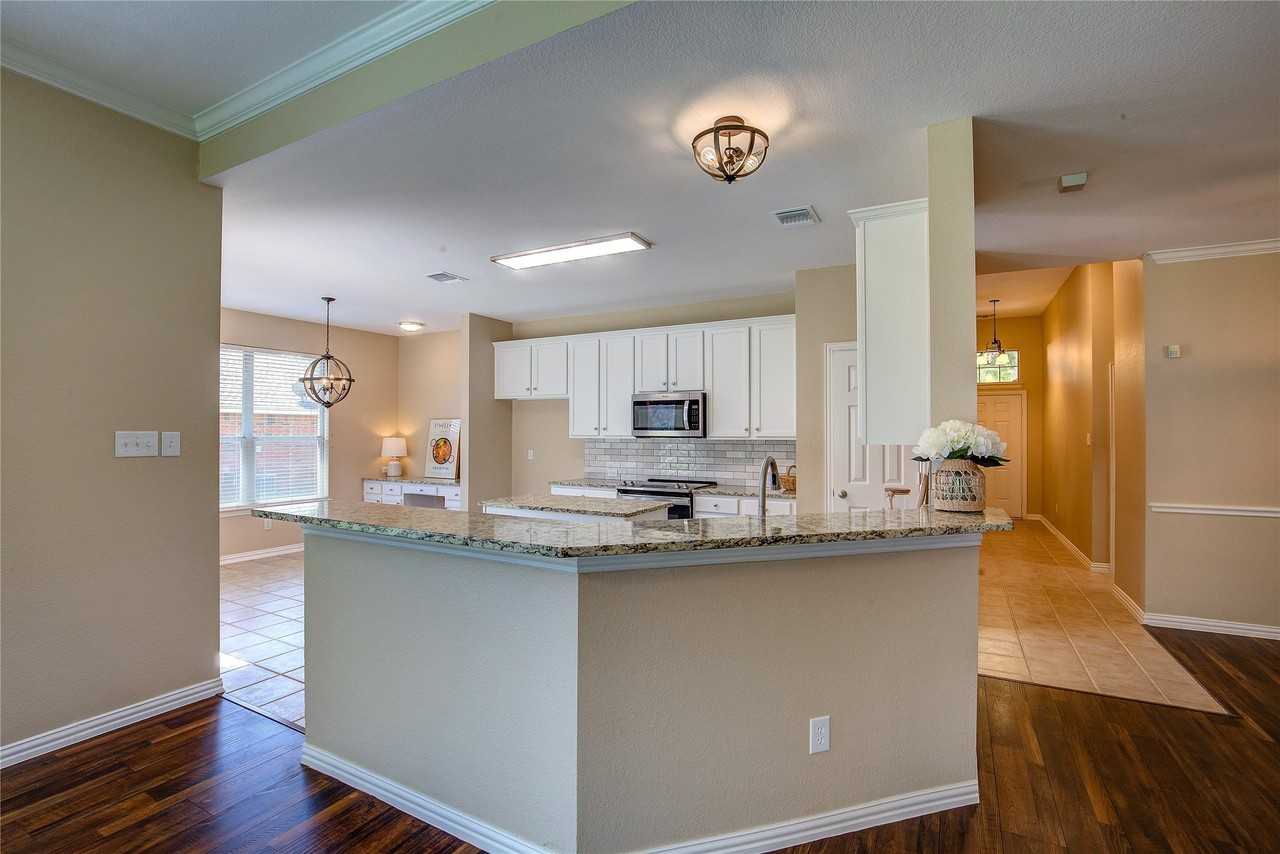 840 Brittany Way - Photo 7 of 32