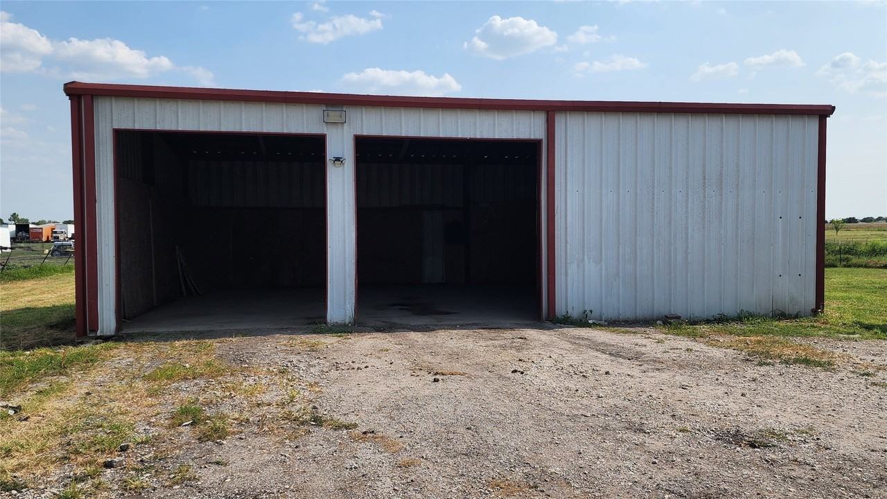 19928 County Road 590 - Photo 2 of 11