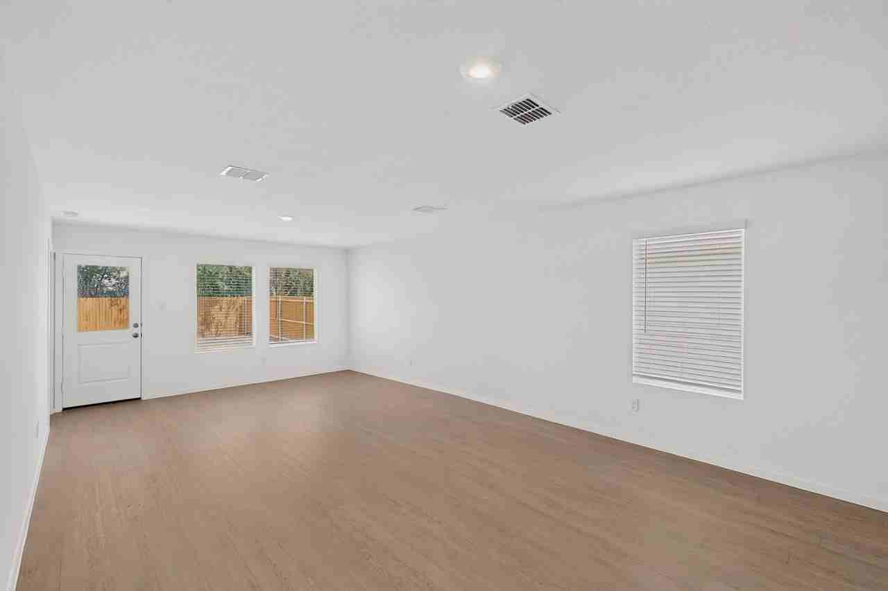 624 Kinglet Ln - Photo 6 of 40
