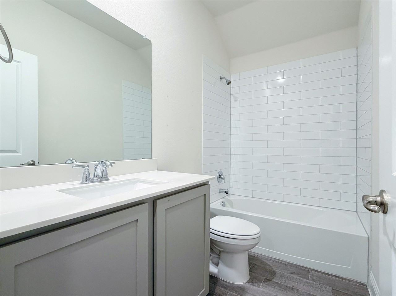 10809 Table Bluff St - Photo 5 of 19