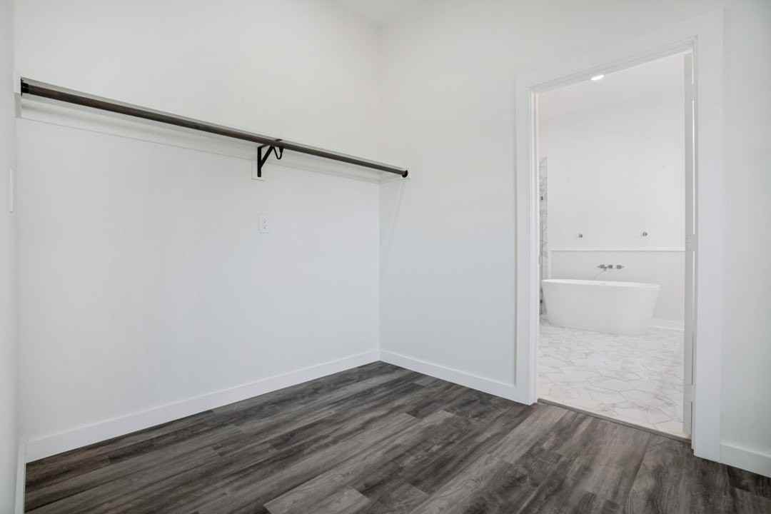 315 Lois St - Photo 4 of 12