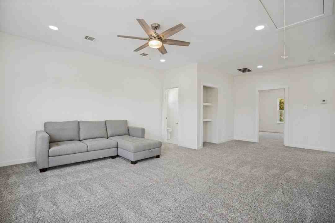 315 Lois St - Photo 7 of 12