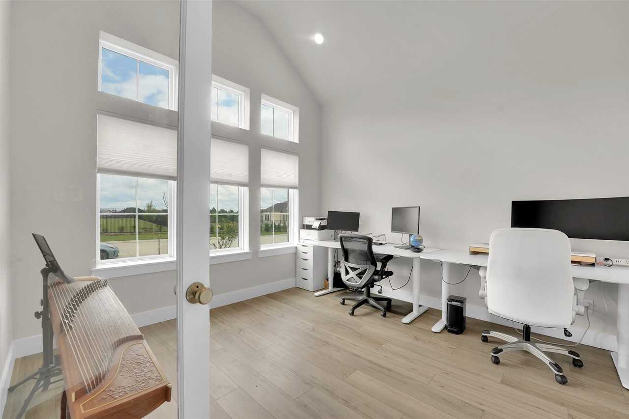 506 Lakeshore Blvd - Photo 2 of 32