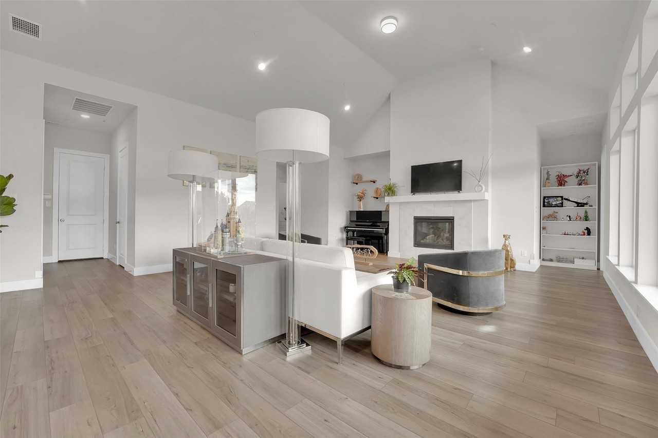 506 Lakeshore Blvd - Photo 7 of 32