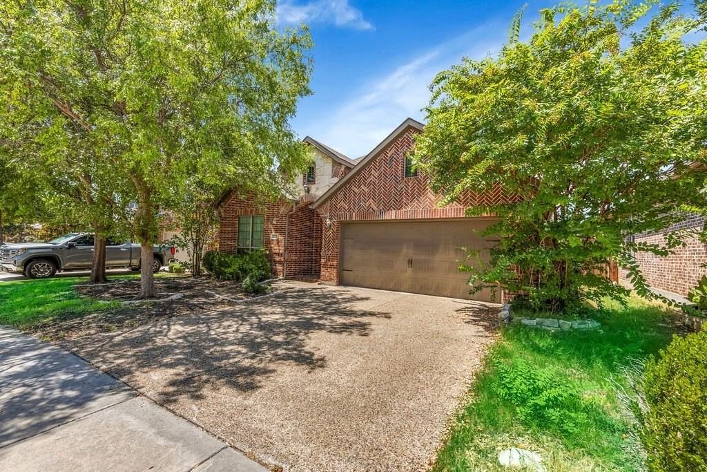 1721 Medina Ln - Photo 2 of 23