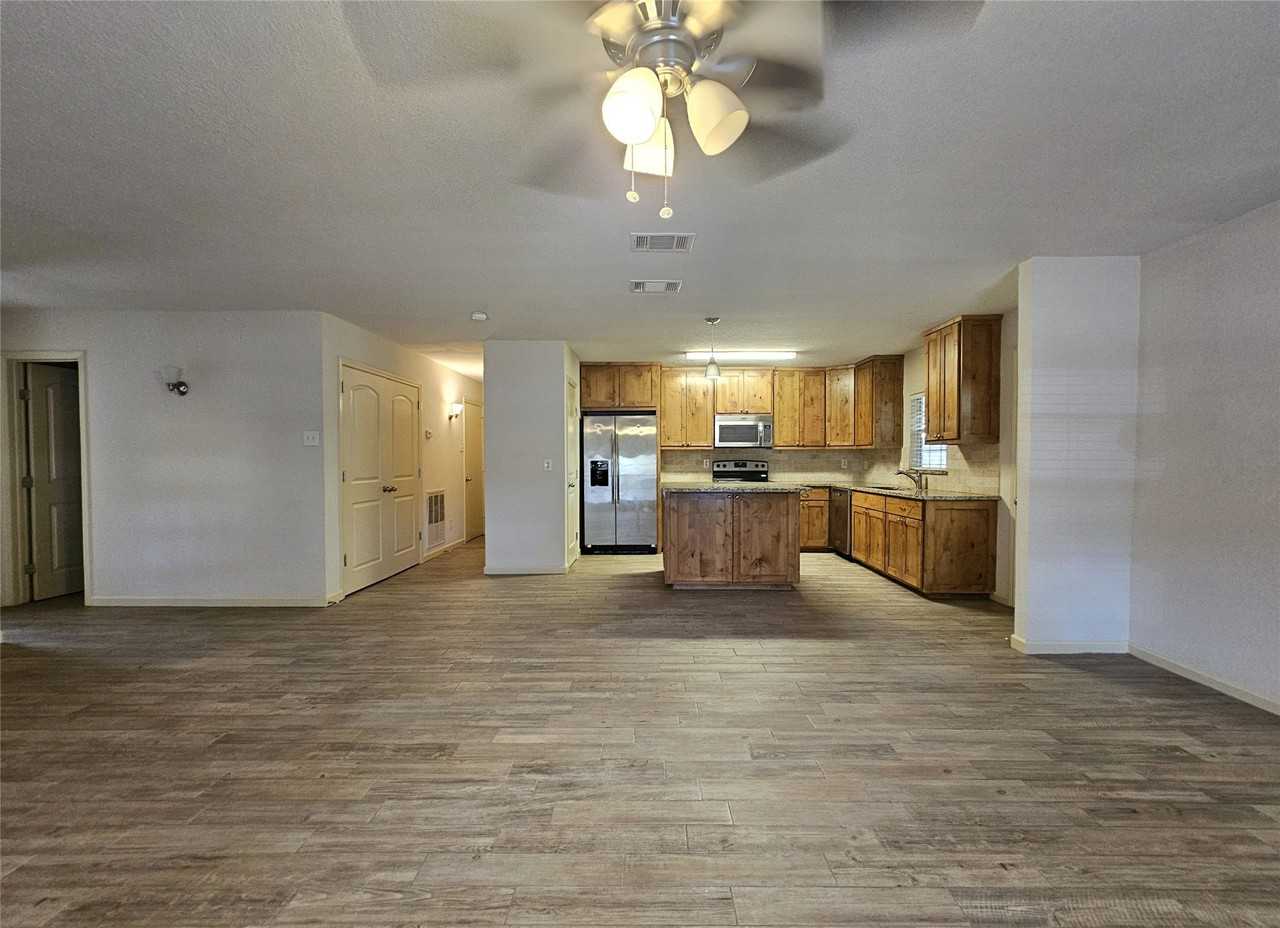 925 Whitehall Dr - Photo 5 of 29