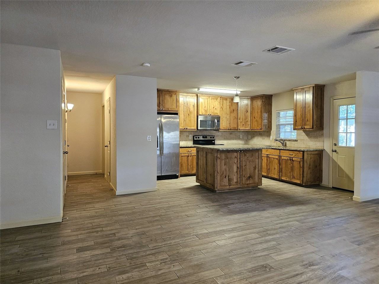 925 Whitehall Dr - Photo 6 of 29