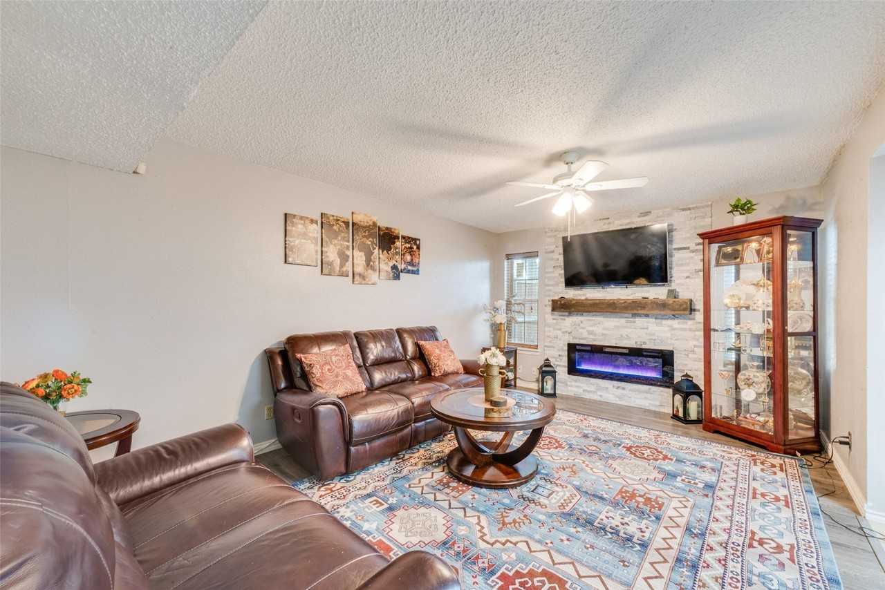 527 Towne House Ln - Photo 5 of 21