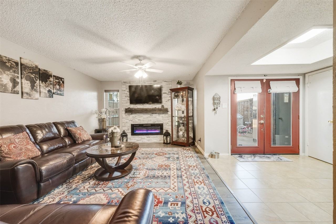 527 Towne House Ln - Photo 7 of 21