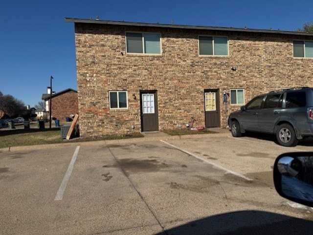2802 Wimbledon Ct #D - Photo 2 of 13