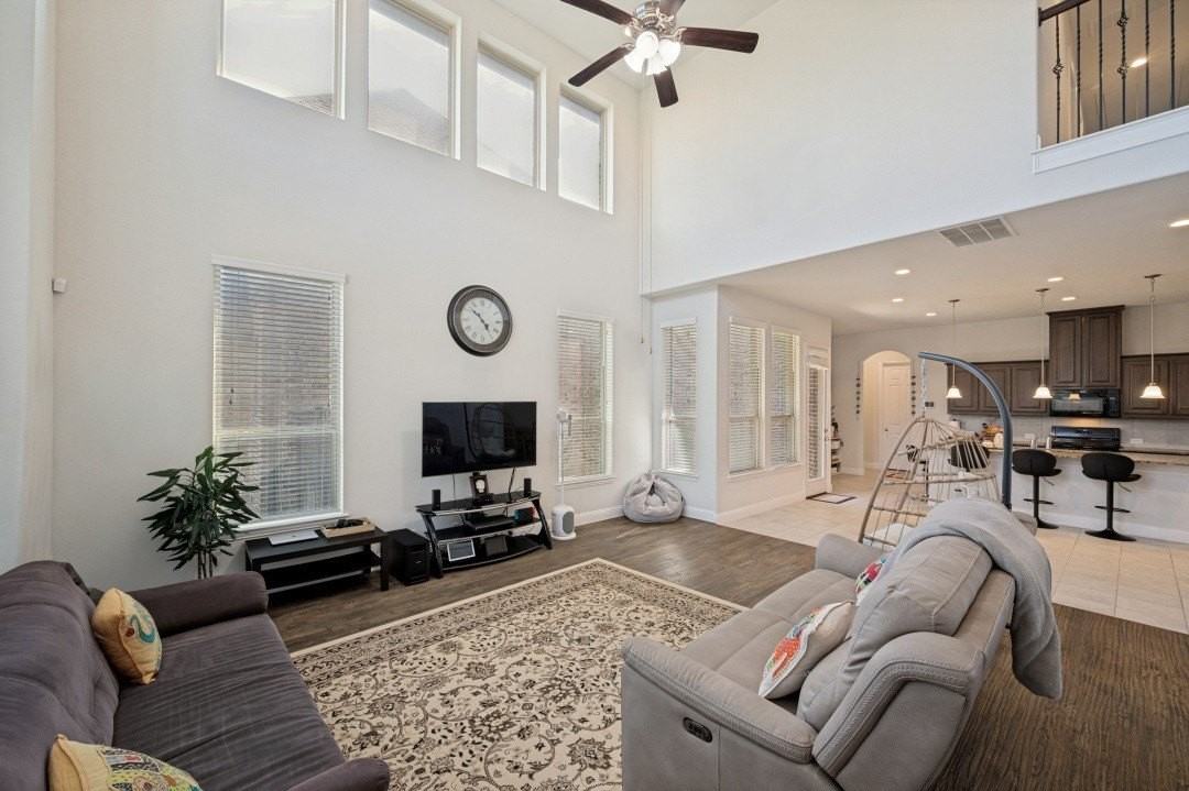 3812 Cliffstone Way - Photo 3 of 12