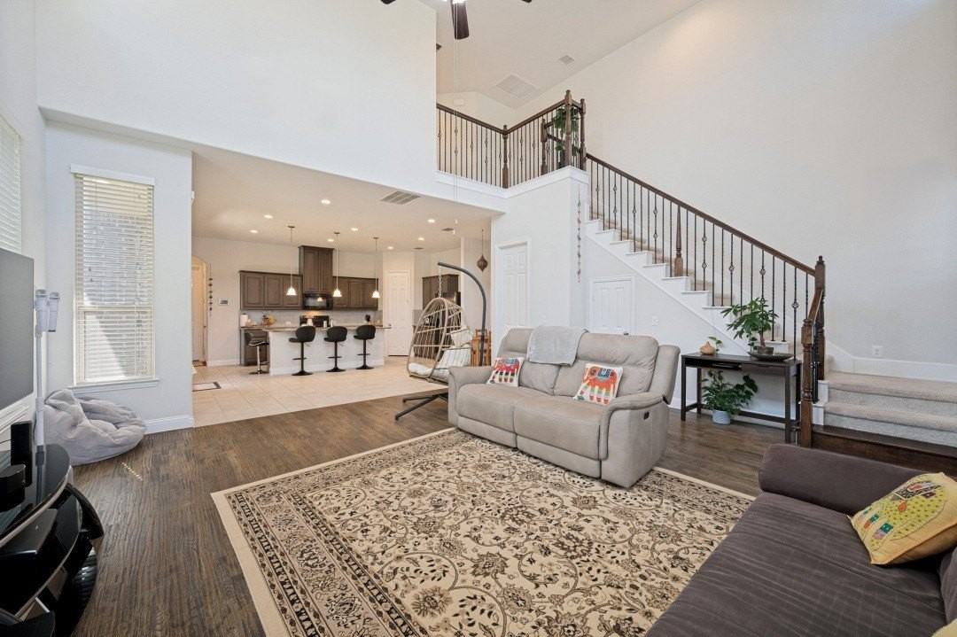 3812 Cliffstone Way - Photo 4 of 12