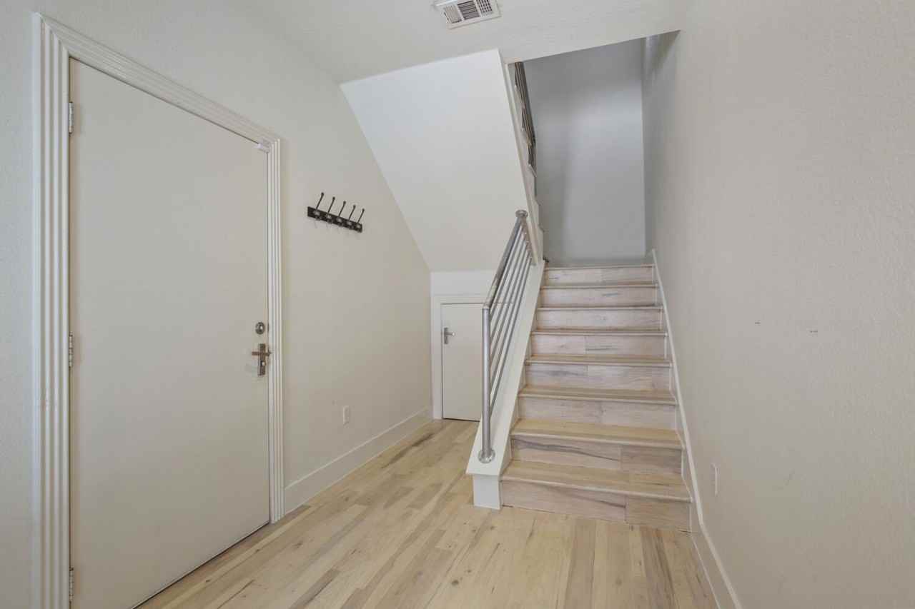 3845 Convent St #6 - Photo 5 of 33