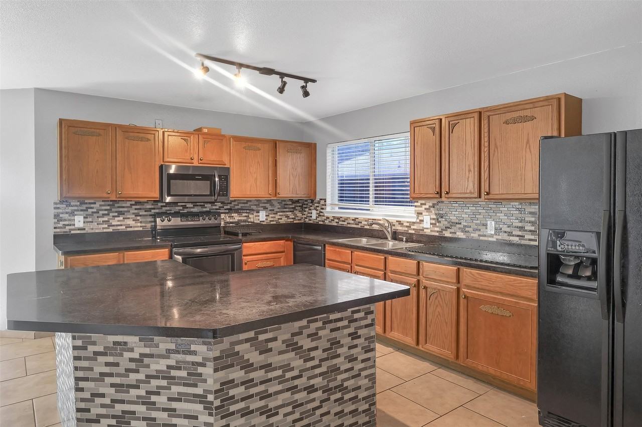 8109 Zephyr Ct - Photo 4 of 26