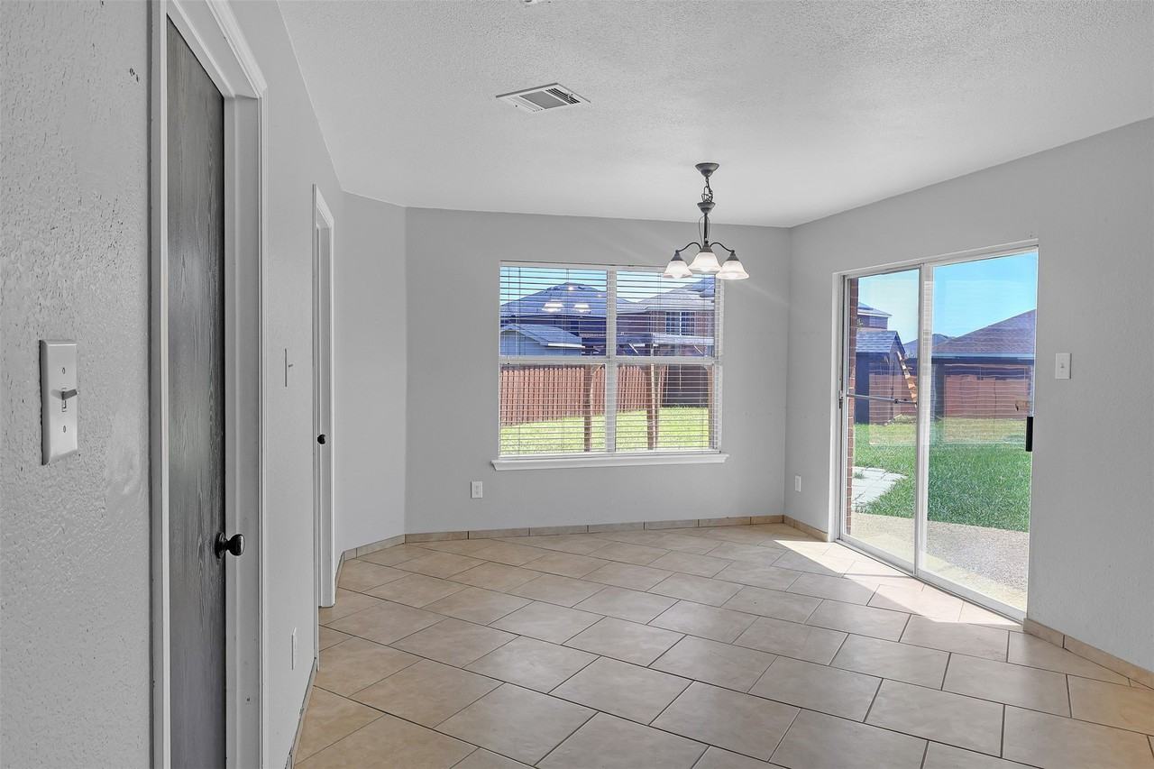 8109 Zephyr Ct - Photo 6 of 26