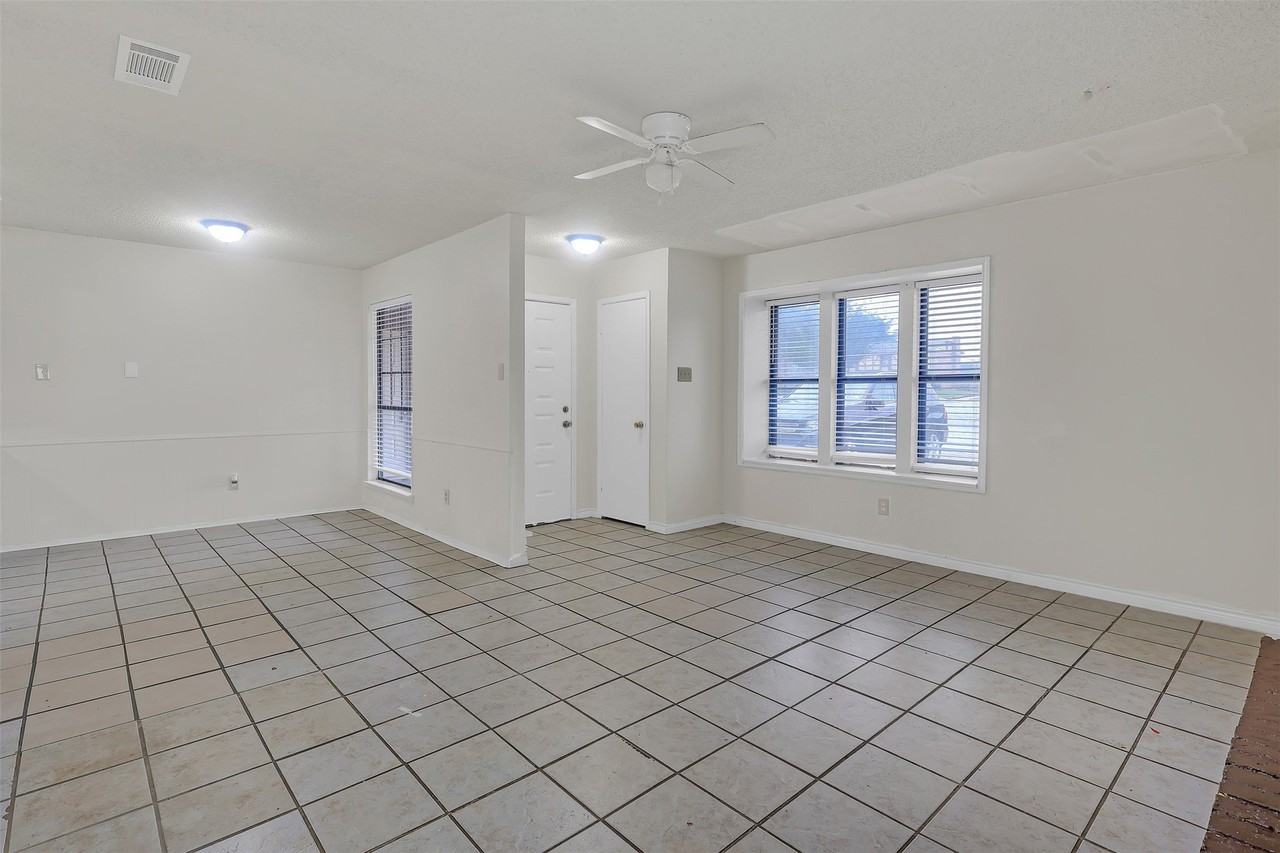 919 Southmoor Dr - Photo 4 of 16