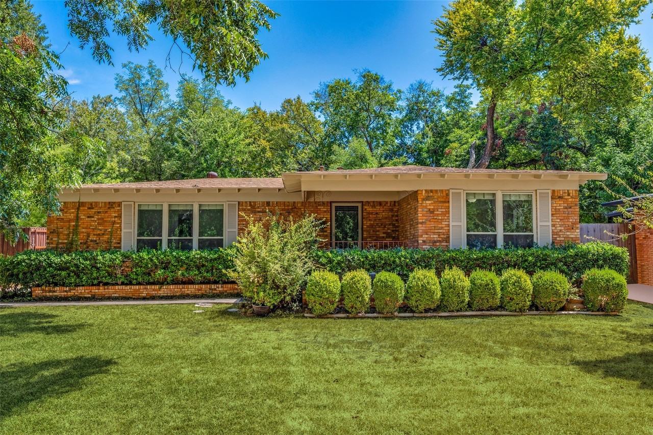 10422 Lake Gardens Dr - Photo 2 of 26
