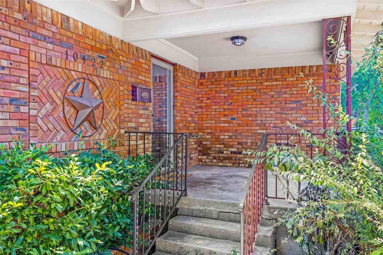10422 Lake Gardens Dr - Photo 3 of 26