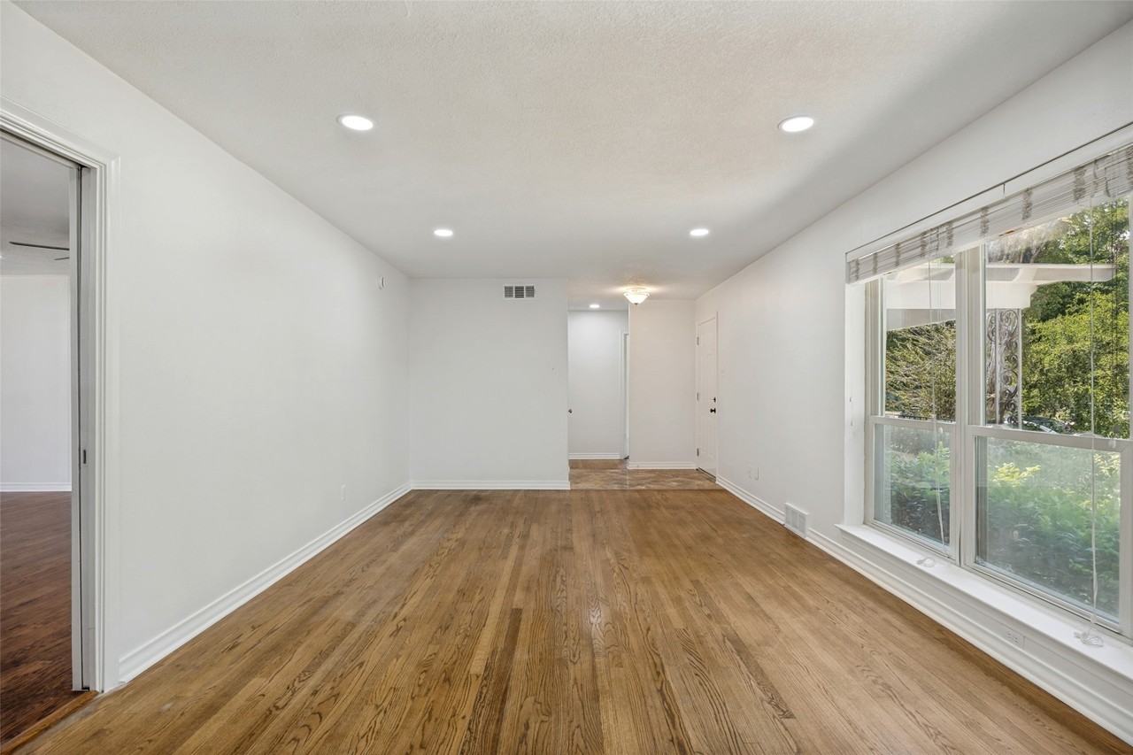 10422 Lake Gardens Dr - Photo 4 of 26